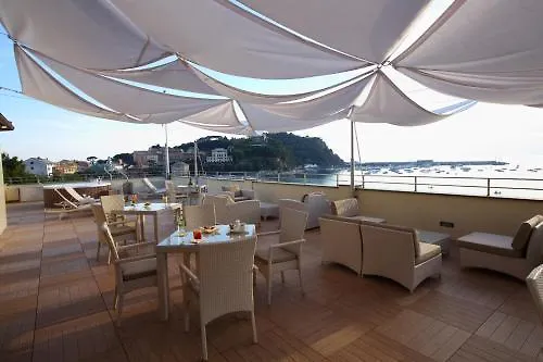 Suite Hotel Nettuno Sestri Levante 4*,