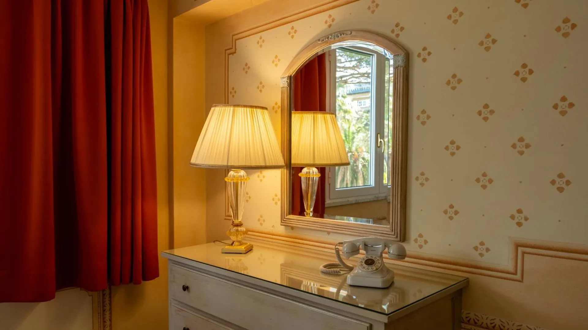 Suite Hotel Nettuno Sestri Levante 4*,