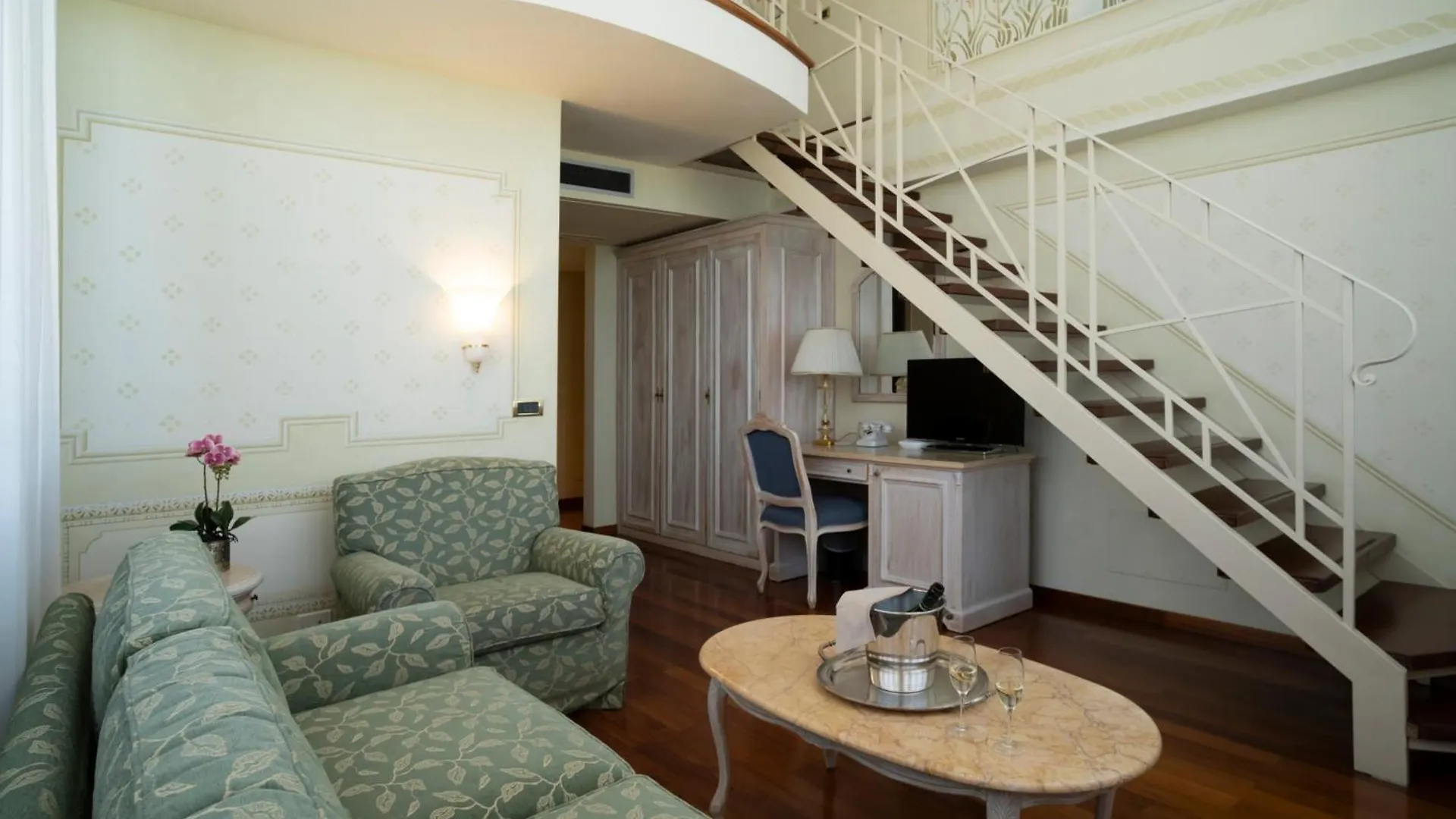 Suite Hotel Nettuno Sestri Levante 4*,